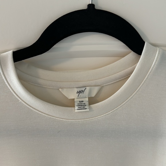 Ladies light weight top - Picture 2 of 2